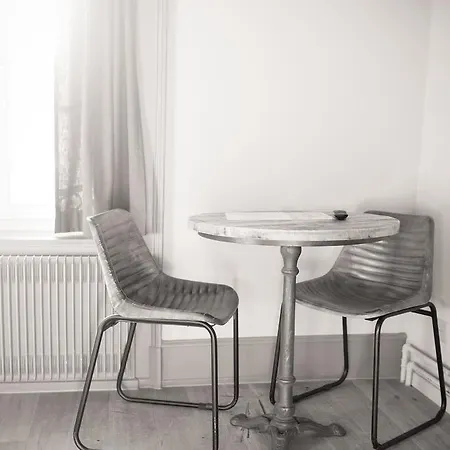 Bed & Bar No.8 - Adults Only 2* إنترلاكن