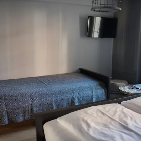 Bed & Bar No.8 - Adults Only إنترلاكن