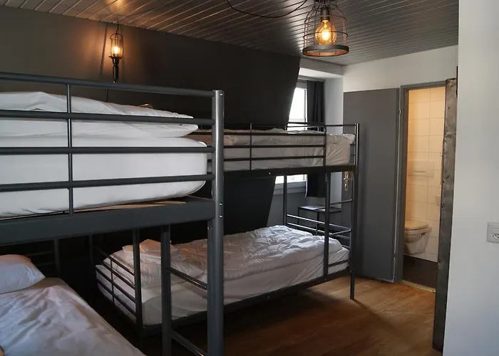 Bed & Bar No.8 - Adults Only 因特拉肯