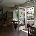 Bed & Bar No.8 - Adults Only Hotel Interlaken