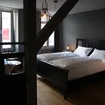 Bed & Bar No.8 - Adults Only Hotel Interlaken